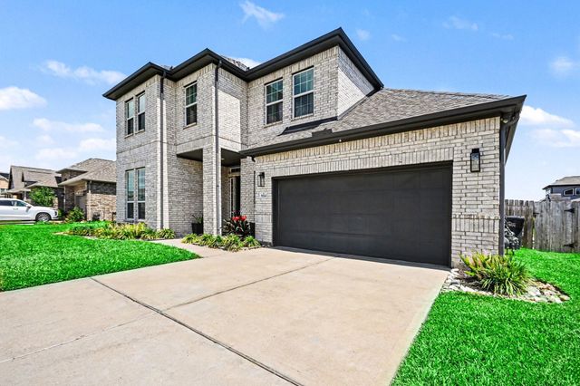 9214 Secretariat Lane, Mont Belvieu, TX 77523