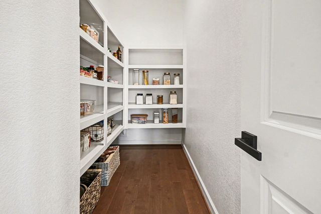 9214 Secretariat Lane, Mont Belvieu, TX 77523