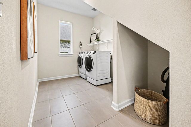 9214 Secretariat Lane, Mont Belvieu, TX 77523