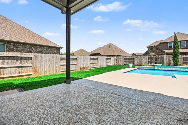 9214 Secretariat Lane, Mont Belvieu, TX 77523