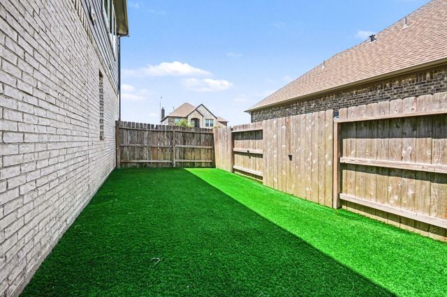 9214 Secretariat Lane, Mont Belvieu, TX 77523