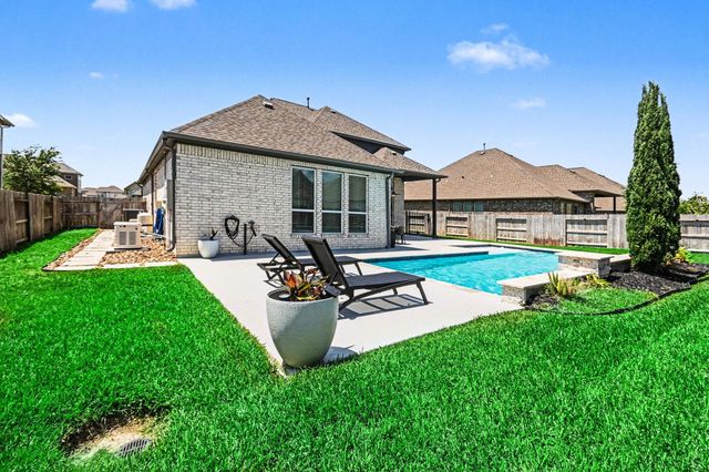 9214 Secretariat Lane, Mont Belvieu, TX 77523