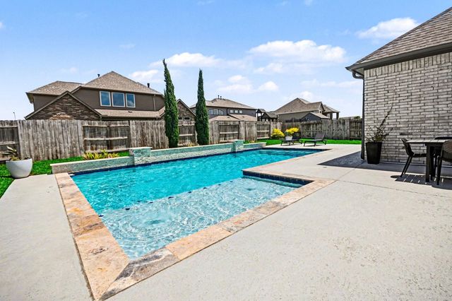 9214 Secretariat Lane, Mont Belvieu, TX 77523