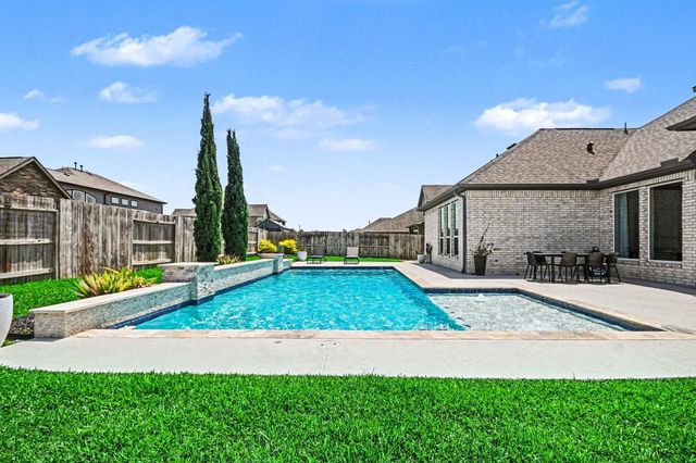 9214 Secretariat Lane, Mont Belvieu, TX 77523