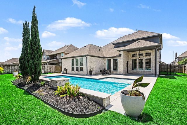 9214 Secretariat Lane, Mont Belvieu, TX 77523