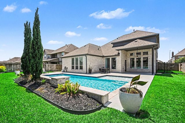 9214 Secretariat Lane, Mont Belvieu, TX 77523