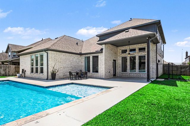 9214 Secretariat Lane, Mont Belvieu, TX 77523