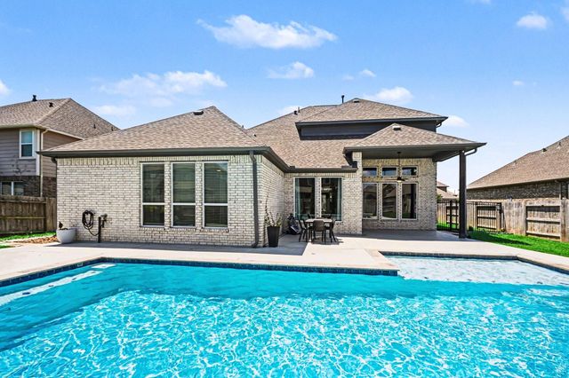 9214 Secretariat Lane, Mont Belvieu, TX 77523