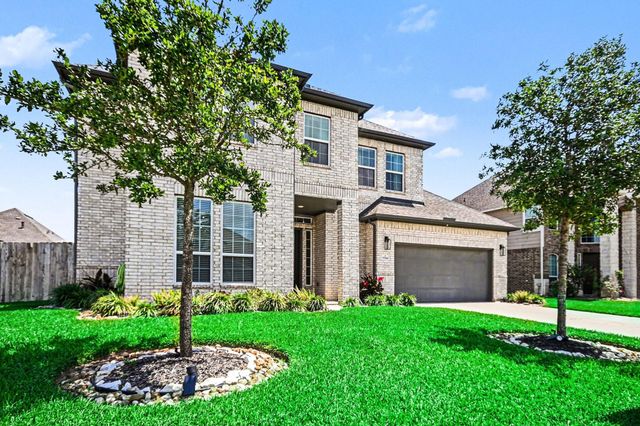 9214 Secretariat Lane, Mont Belvieu, TX 77523