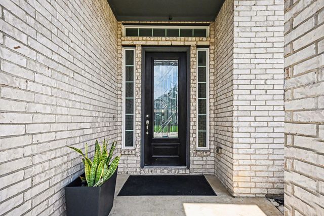 9214 Secretariat Lane, Mont Belvieu, TX 77523