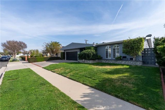 17200 Willard, Lake Balboa, CA 91406