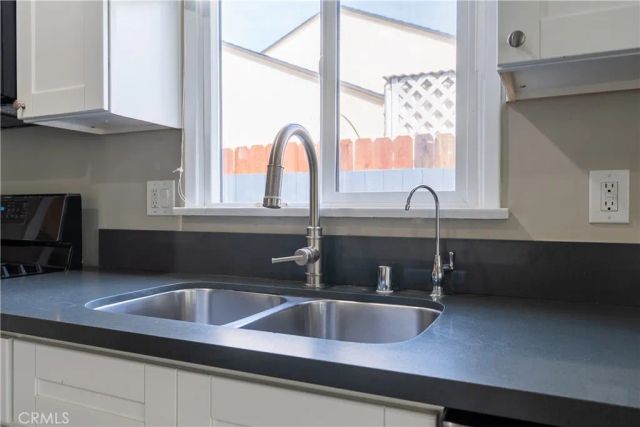 17200 Willard, Lake Balboa, CA 91406