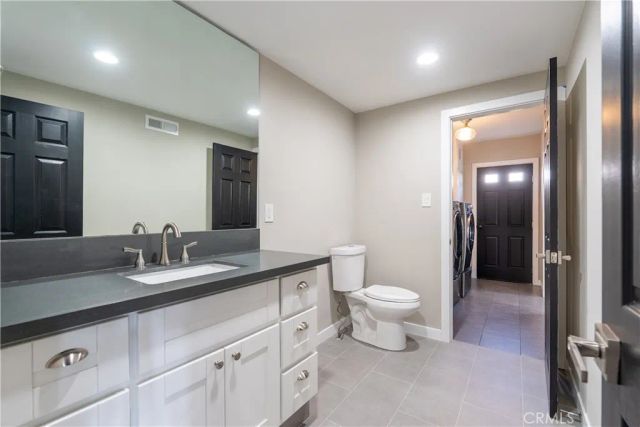 17200 Willard, Lake Balboa, CA 91406