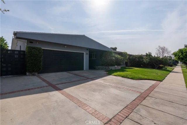 17200 Willard, Lake Balboa, CA 91406