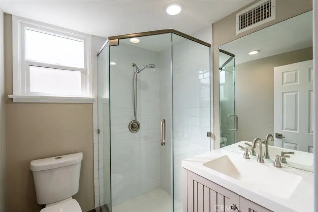 17200 Willard, Lake Balboa, CA 91406