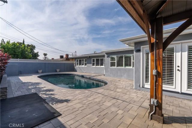 17200 Willard, Lake Balboa, CA 91406