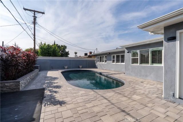 17200 Willard, Lake Balboa, CA 91406