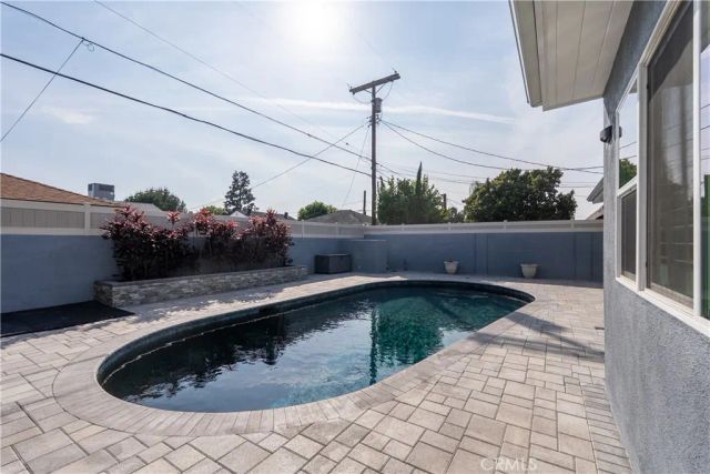 17200 Willard, Lake Balboa, CA 91406