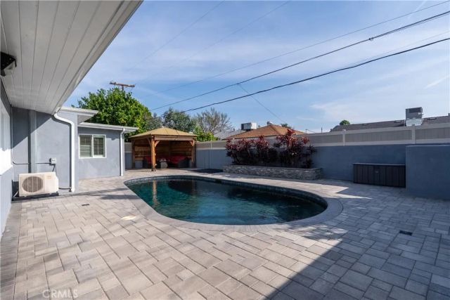 17200 Willard, Lake Balboa, CA 91406