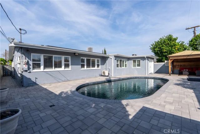 17200 Willard, Lake Balboa, CA 91406