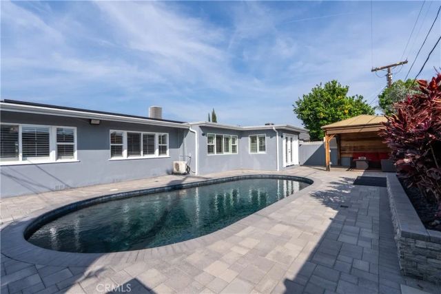 17200 Willard, Lake Balboa, CA 91406