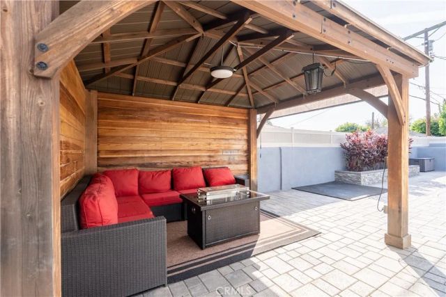 17200 Willard, Lake Balboa, CA 91406