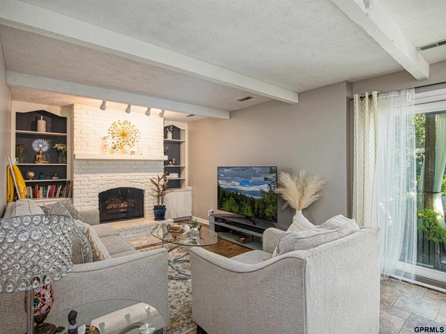 1823 S 155 Avenue, Omaha, NE 68144