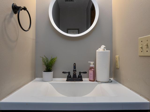 1823 S 155 Avenue, Omaha, NE 68144