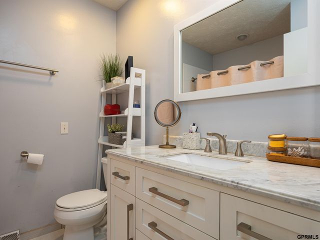 1823 S 155 Avenue, Omaha, NE 68144