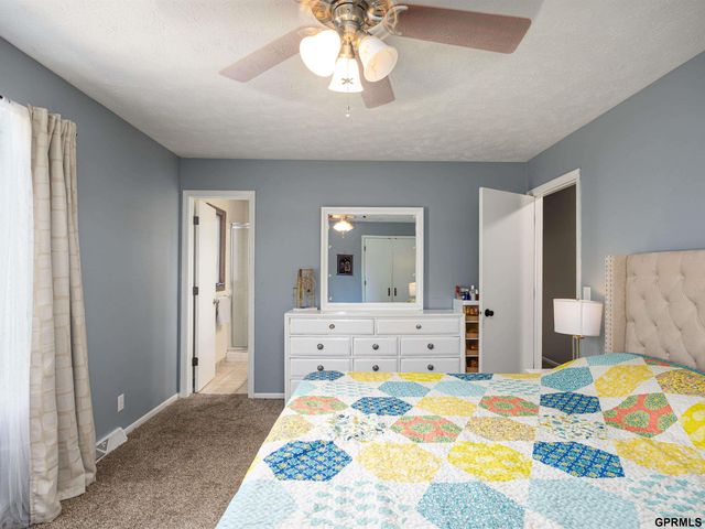 1823 S 155 Avenue, Omaha, NE 68144