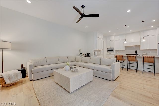 11337 Corsica Mist Avenue, Las Vegas, NV 89135