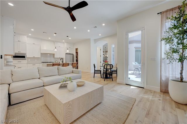11337 Corsica Mist Avenue, Las Vegas, NV 89135