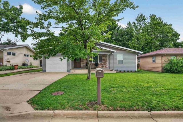 1606 Edgemoor St, El Dorado, KS 67042