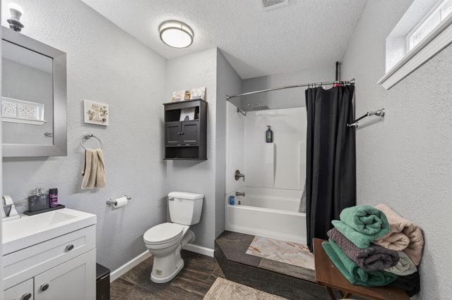1606 Edgemoor St, El Dorado, KS 67042