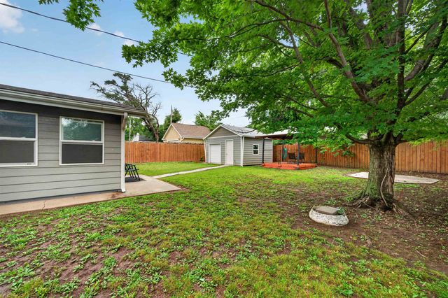 1606 Edgemoor St, El Dorado, KS 67042