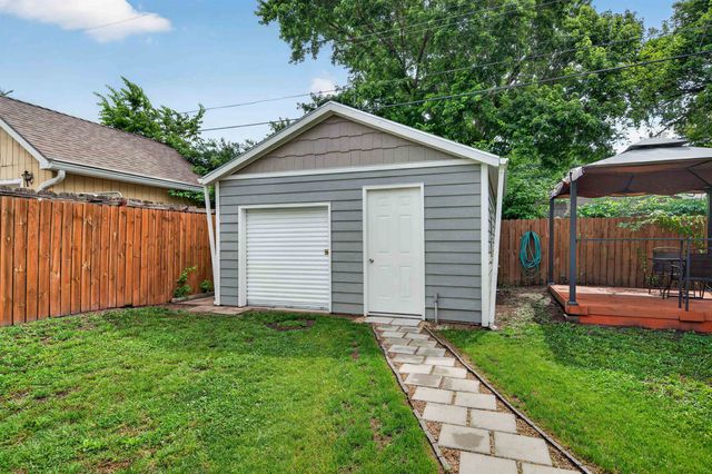 1606 Edgemoor St, El Dorado, KS 67042