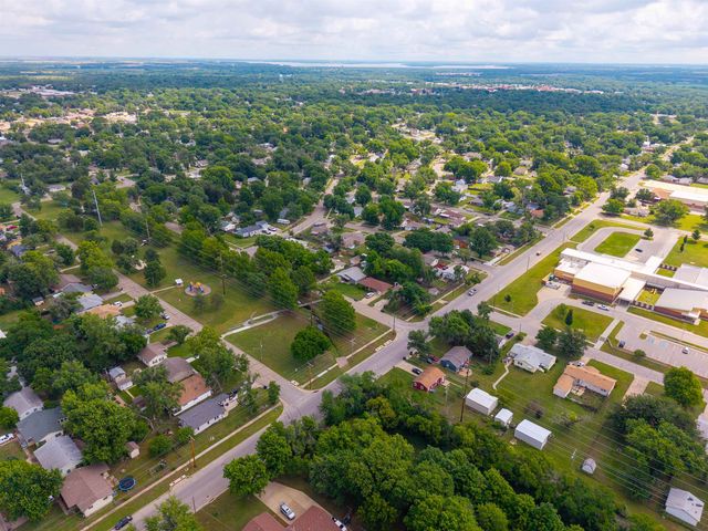 1606 Edgemoor St, El Dorado, KS 67042