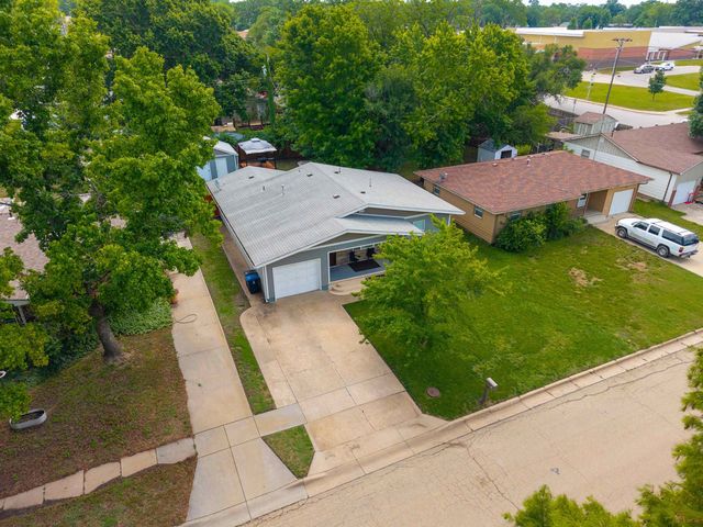 1606 Edgemoor St, El Dorado, KS 67042
