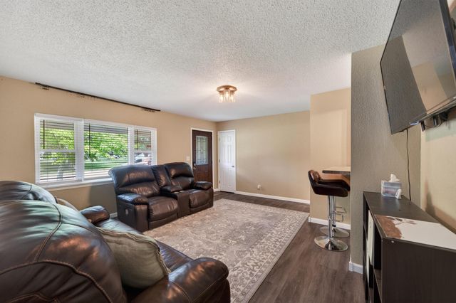 1606 Edgemoor St, El Dorado, KS 67042