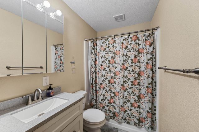 1606 Edgemoor St, El Dorado, KS 67042