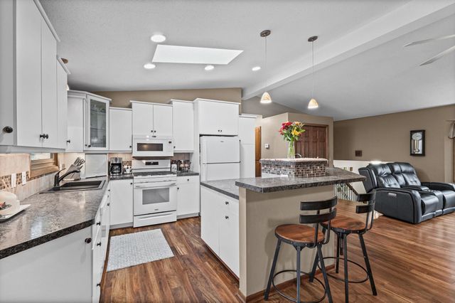 1142 Parkview Lane, Eagan, MN 55123
