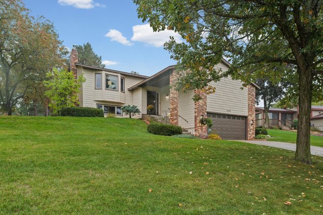 1142 Parkview Lane, Eagan, MN 55123