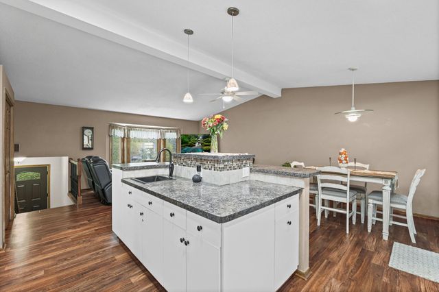 1142 Parkview Lane, Eagan, MN 55123