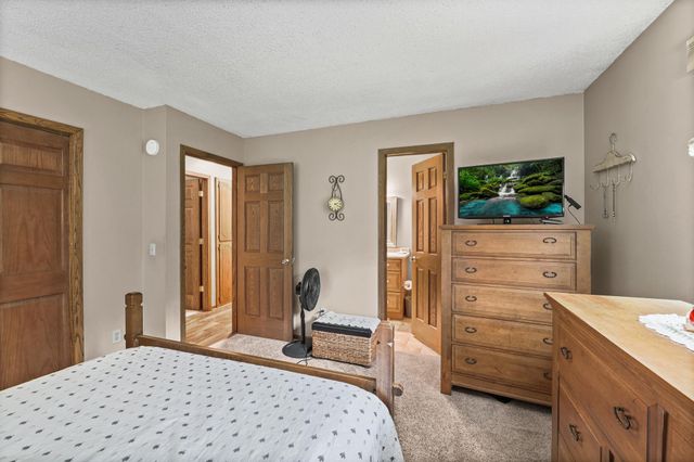 1142 Parkview Lane, Eagan, MN 55123