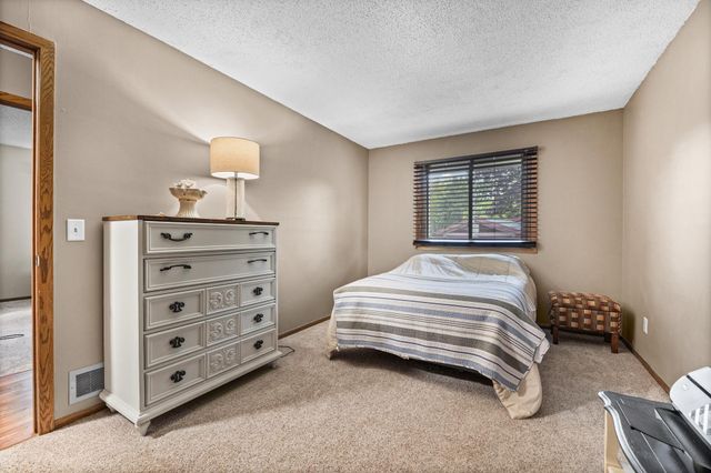 1142 Parkview Lane, Eagan, MN 55123