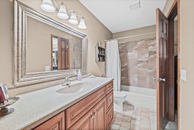 1142 Parkview Lane, Eagan, MN 55123