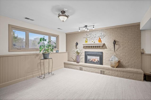 1142 Parkview Lane, Eagan, MN 55123
