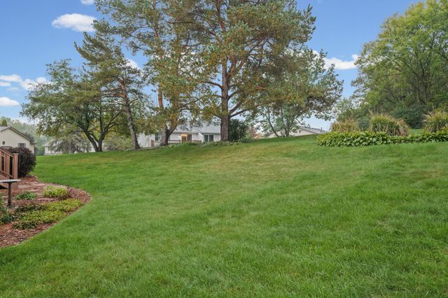 1142 Parkview Lane, Eagan, MN 55123