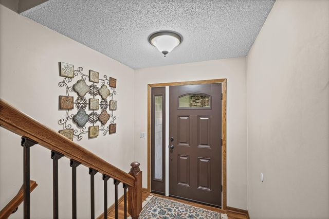 1142 Parkview Lane, Eagan, MN 55123
