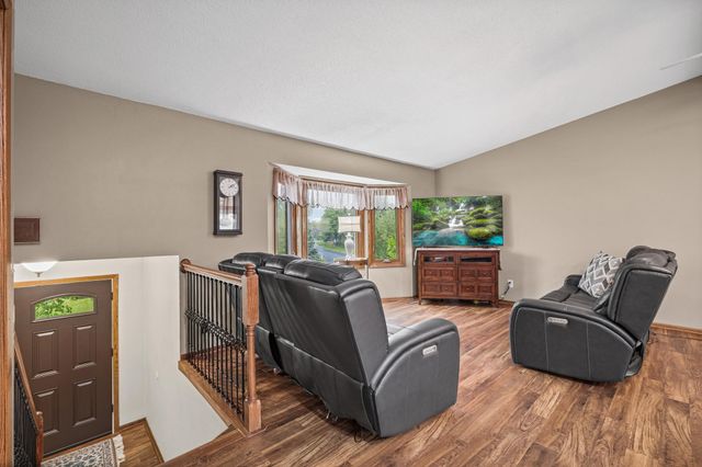 1142 Parkview Lane, Eagan, MN 55123